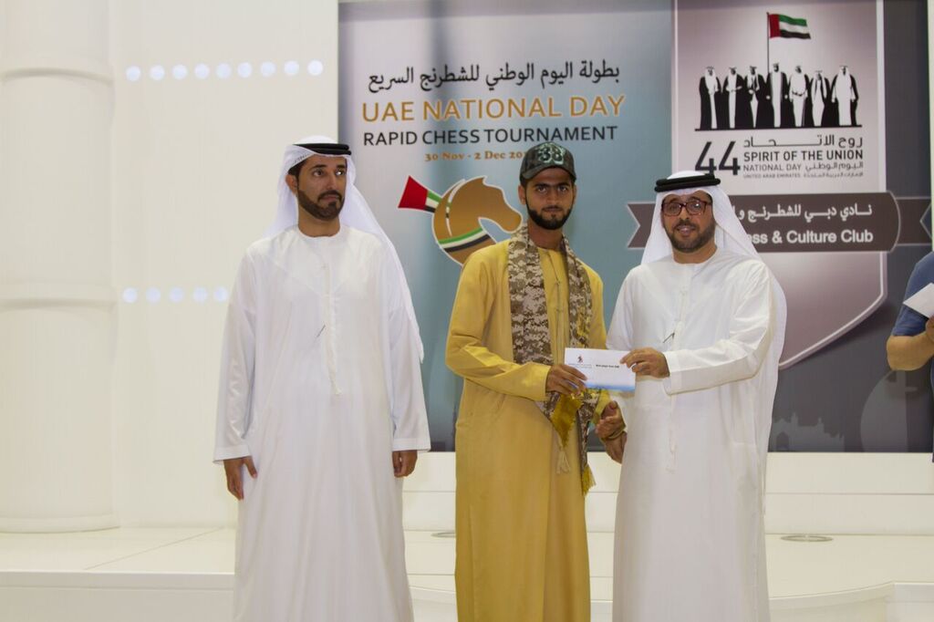 IM Sultan Ibrahim receives hiw prize